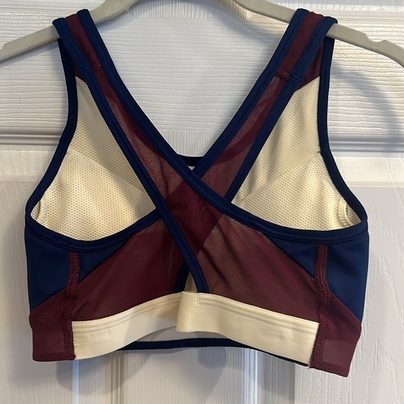 Nike brand Dri-Fit sports bra size S with removable padding - Picture 3 of 4